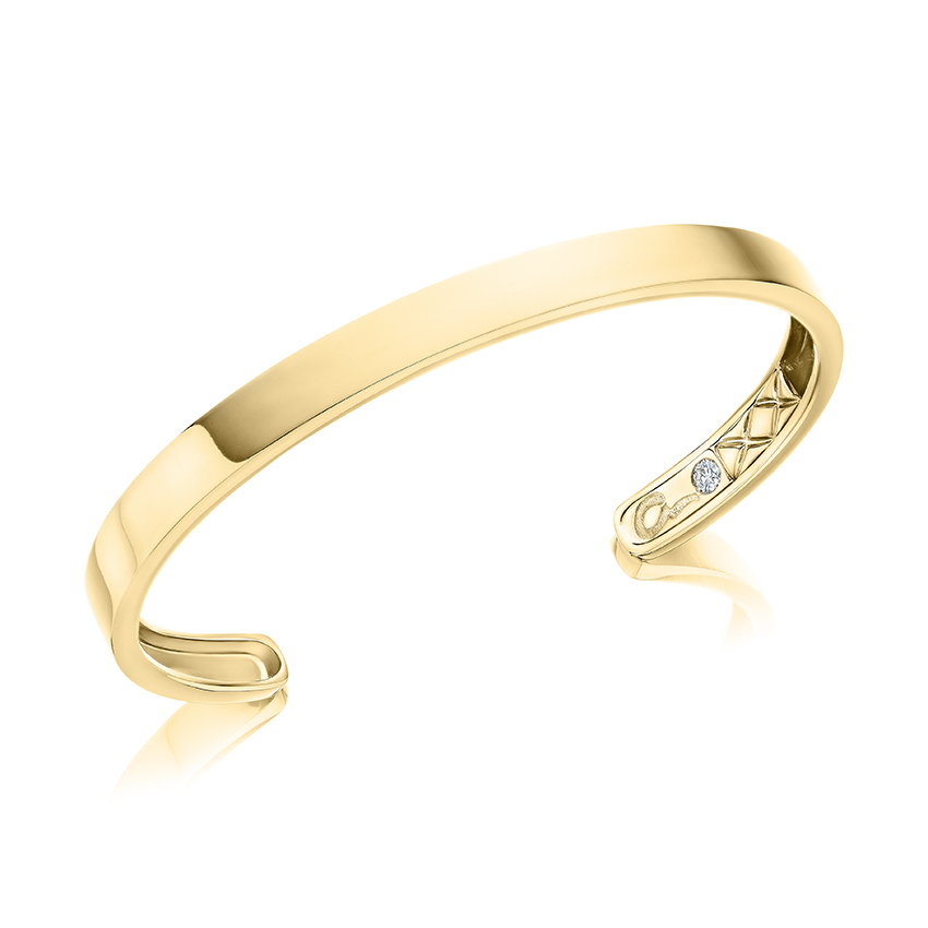 Men's bangle with high polished finishing. Signature diamond and quilt detail on the inside. 