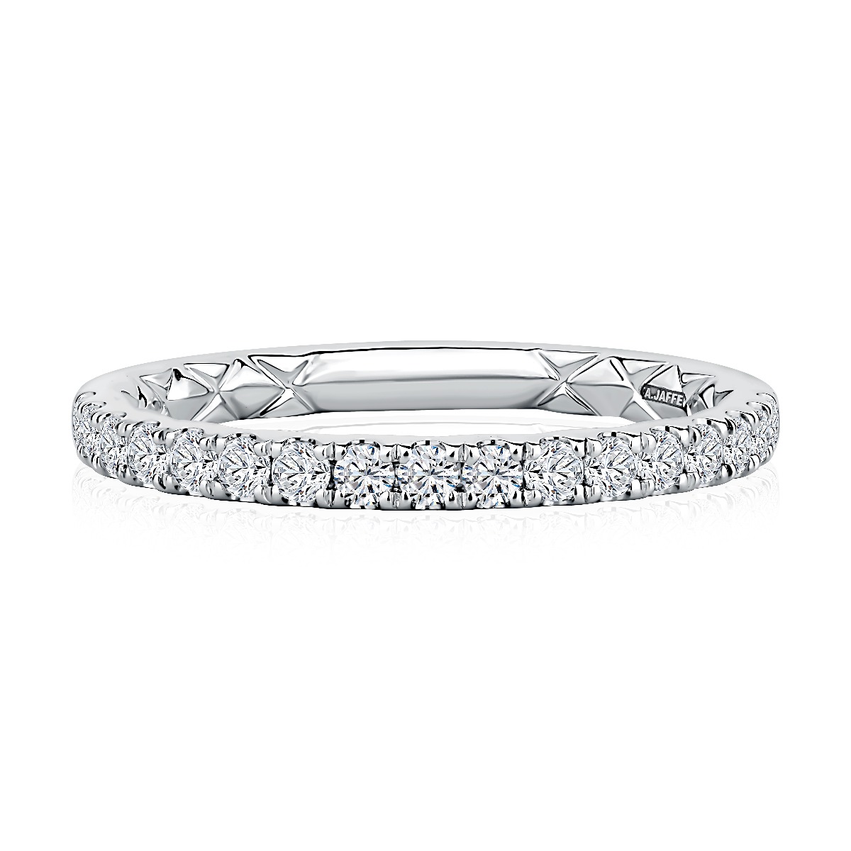 Classic Halfway Diamond Pave Band with Quilts® Interior