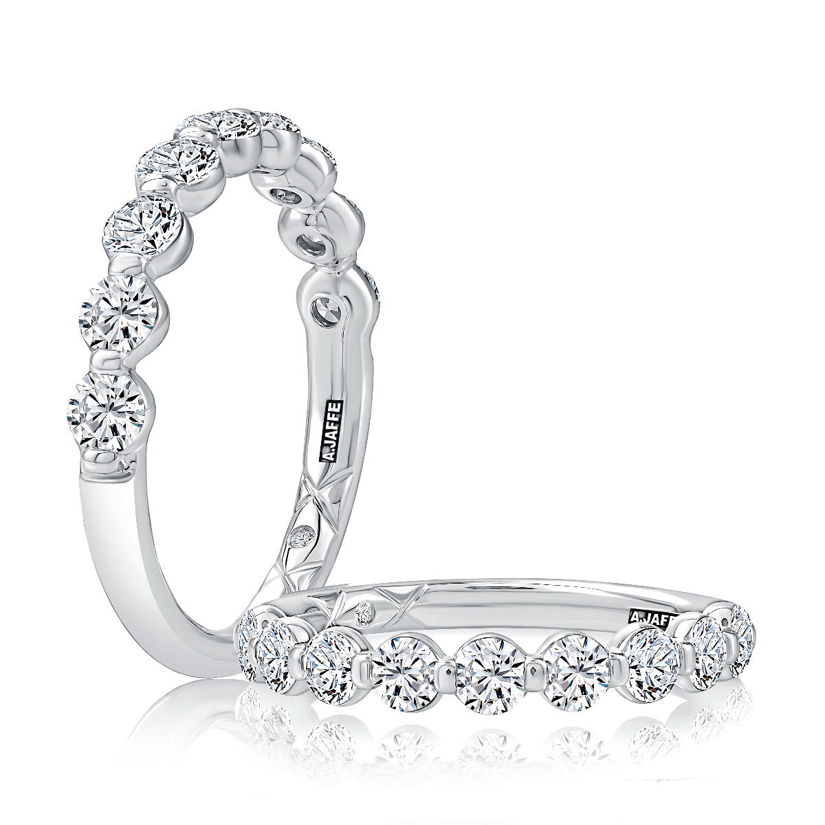 Sparkling Single Shared Halway Diamond Band