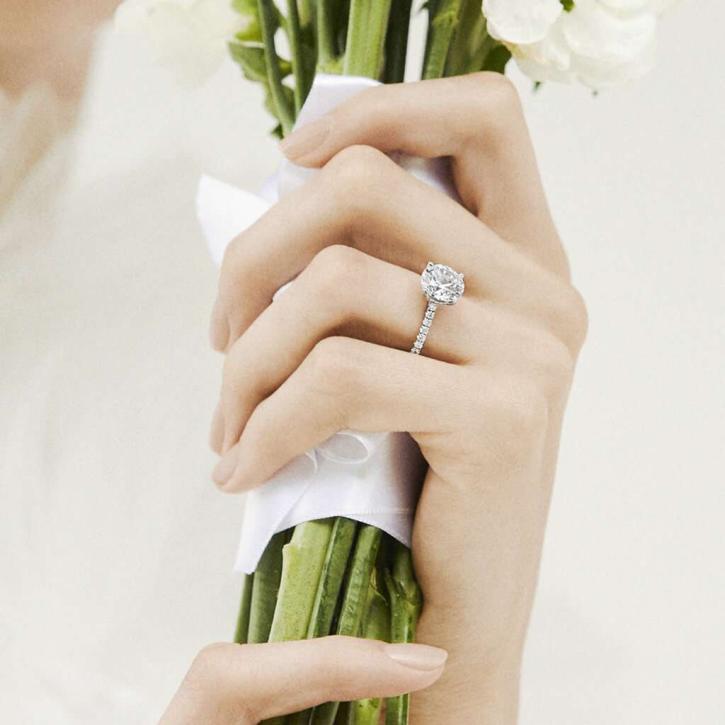 The Ultimate Guide to Luxury Engagement Rings: Choosing the One that Reflects Your Style