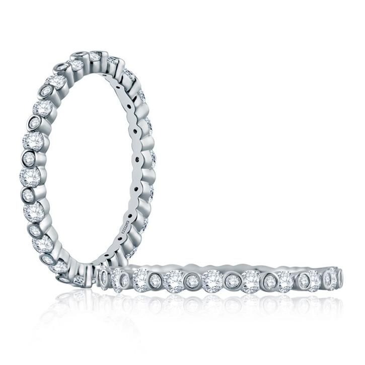 The Best Guide to Stackable Diamond Bands for the Modern Bride